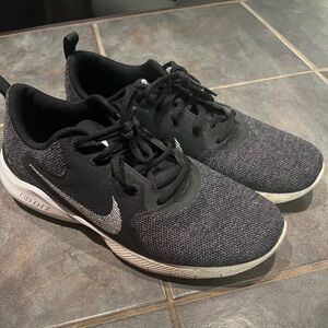 Nike Black & White Knit Athletic Sneakers- women’s size 11